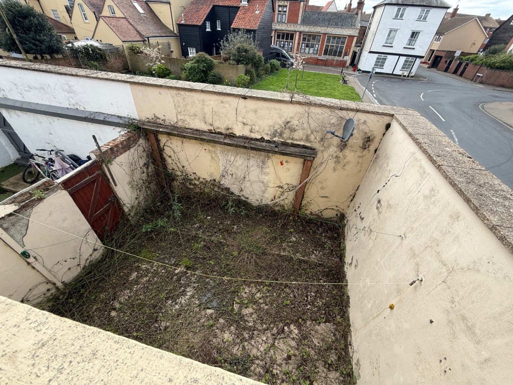 Lot: 110 - THREE-BEDROOM END-TERRACE COTTAGE FOR IMPROVEMENT - looking down on the enclosed Rear yard